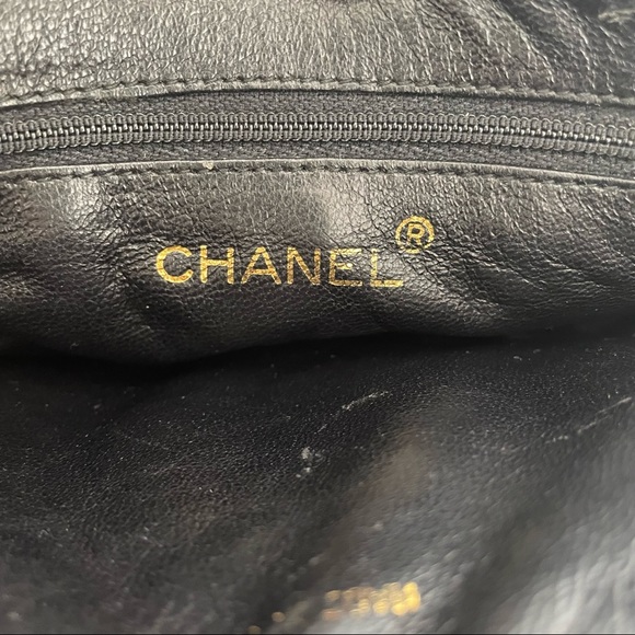 ✨SOLD✨Chanel Vintage Oval Lambskin CC Camera Chain Bag - Picture 9 of 14